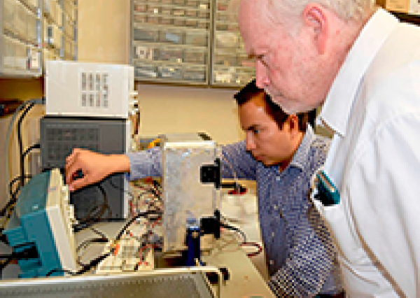 Desarrollan ciencia de nivel internacional en el Laboratorio de Partículas Elementales de la UG  