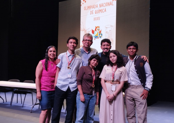 Estudiantes del Colegio del Nivel Medio Superior, medallistas en la XXXV Olimpiada Nacional de Química