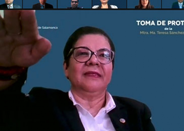 Con la visión de trabajar en equipo en beneficio de la ENMS Salamanca, rinde protesta la Mtra. Teresa Sánchez 