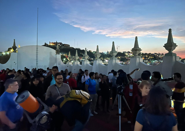 Viven velada astronómica en la Universidad de Guanajuato