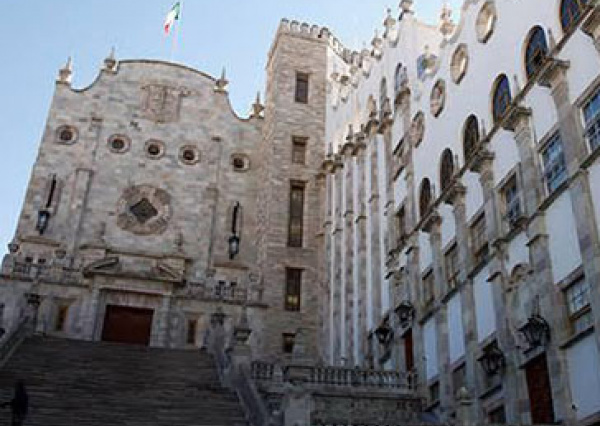 Puntualizan mecanismos para aplicación de exámenes de admisión al Nivel Medio de la UG 