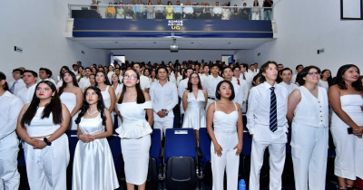 Comunidad estudiantil de la licenciatura en Médico Cirujano recibe su bata blanca