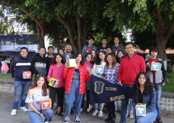 Apoyan estudiantes de nivel medio superior de la UG en el Boteo Teletón