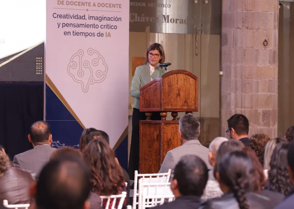 Analizan uso de la IA en las aulas durante la Jornada Juventudes en la Colmena 