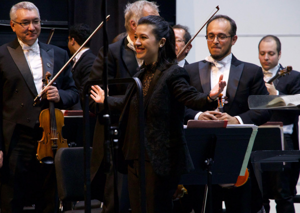 Ovacionan en su tercer concierto a la OSUG en el Teatro Principal