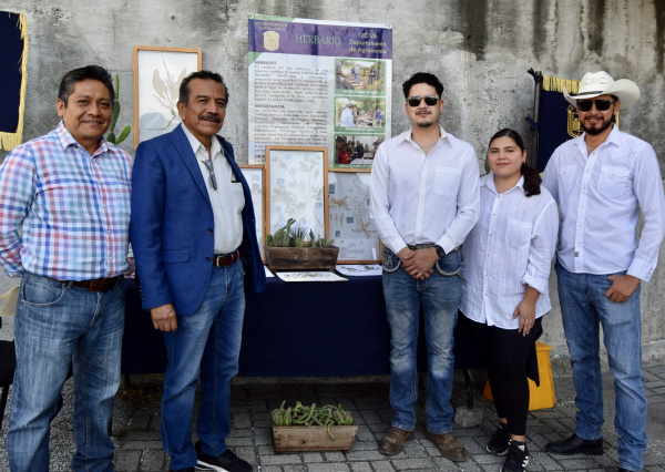 Llaman a preservar la biodiversidad y el patrimonio natural en el III Ciclo Internacional de Conferencias de Botánica en DICIVA UG