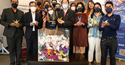 Promueven cultura de la paz en UG con entrega simbólica de grullas al Cónsul de Japón en León