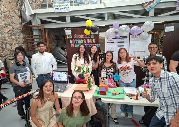 Inauguran exposiciones científicas en ENMS Guanajuato