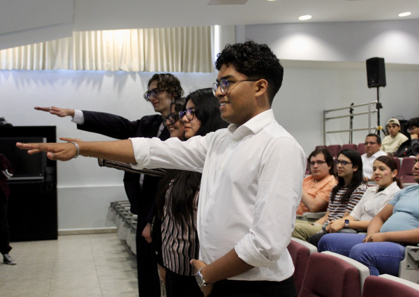 Estudiantes UG del grupo organizado BeeDevelopers renuevan su directiva e informan resultados