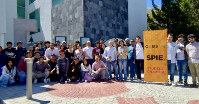 Estudiantes de SPIE OASIS UG conmemoran el Día Internacional de la Fotónica y el Año de Ciencia y Tecnología Cuánticas (IYQ)