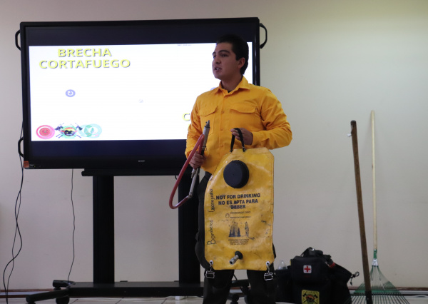Organiza Campus Guanajuato de la UG charlas de concientización sobre incendios forestales