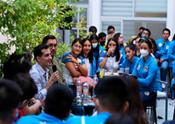 El clavadista Rommel Pacheco inspira a deportistas UG