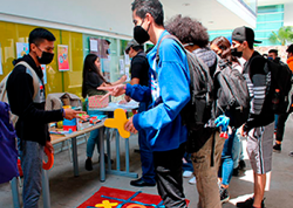 Llevan feria de servicios para el desarrollo estudiantil a Irapuato, Salamanca, Yuriria y Tierra Blanca 