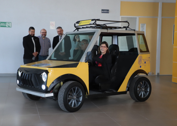 Desarrollan en la UG prototipo de vehículo eléctrico para asistencia a personas con discapacidad