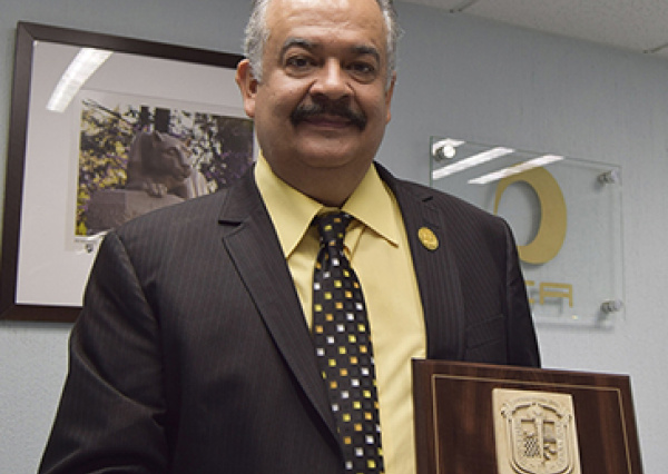 Agradecen al Dr. José Mejía Haro 30 años de labor docente en la UG