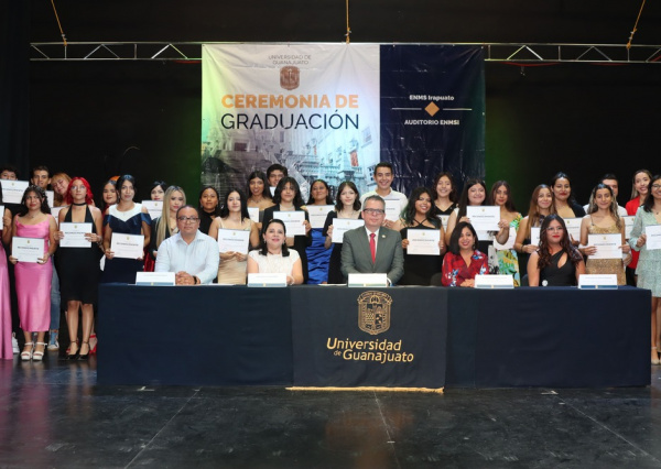 Estudiantes del CNMS de la Universidad de Guanajuato culminan sus estudios de bachillerato