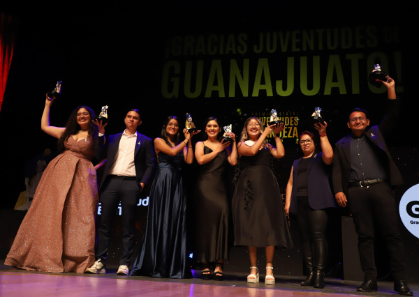 Reconocen a comunidad UG con el Premio Estatal Juventudes Grandeza 2024