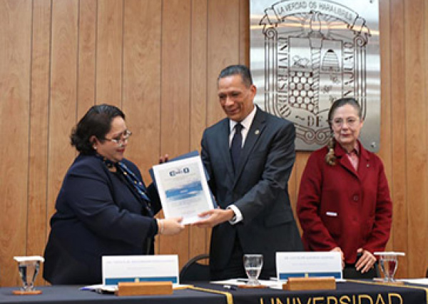 Acreditan calidad de la Licenciatura en Química de la UG