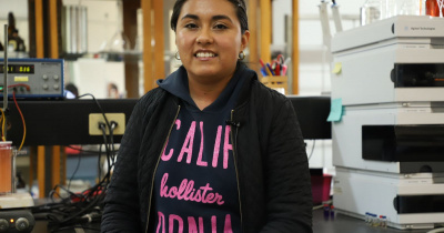 Egresada UG busca eficientar la degradación de colorantes artificiales en el tratamiento de aguas residuales 