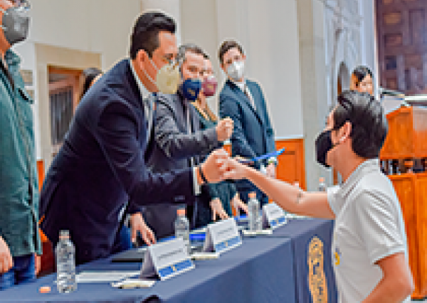 Grupo “Habla en señas” celebrará 1° aniversario e incorporación a la estrategia de comunicación UG