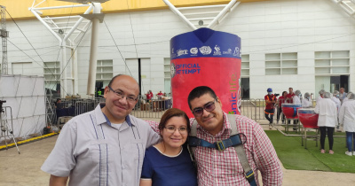 Preparan la jarra de agua de fresa más grande del mundo 