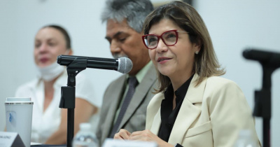 Rectora General de la UG dialoga sobre La economía en morado con la comunidad del Campus León