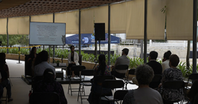 Charla sobre arte, artesanía y cultura; una visión desde el rosa mexicano, es presentada por profesora de la UG 