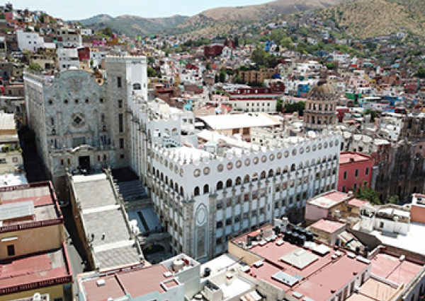 Otorgan acreditación de calidad a la Licenciatura en Administración Pública