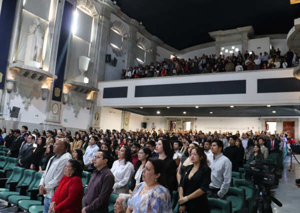 Culminan estudios de licenciatura y posgrado en la DCNE