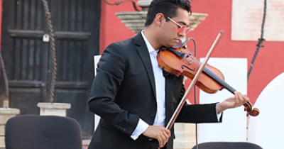  “Talento DCEA” UG cautiva a propios y extraños con su concierto