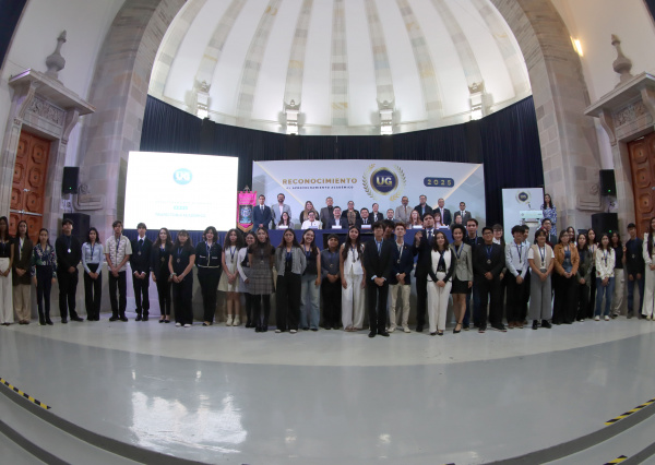 Entre historia y tradición, la UG reconoce a su alumnado más destacado del Nivel Medio Superior
