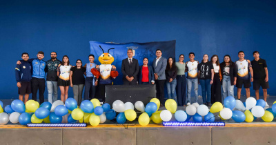 Presentan playera conmemorativa de la Segunda Carrera Atlética Colmena Activa León