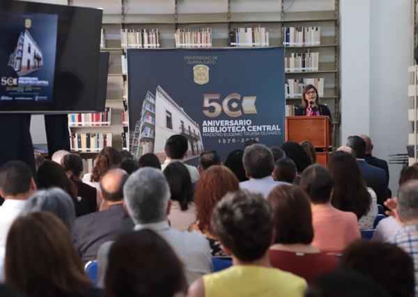 Celebran 50 años de historia de la Biblioteca Central UG