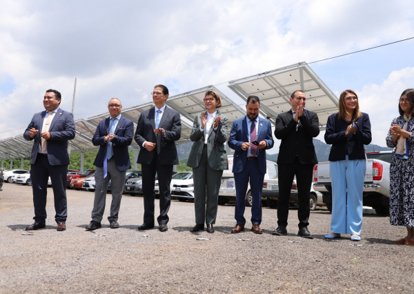 Inauguran Granja Solar proyecto universitario que coloca a la UG como referente nacional en generación de energía renovable y limpia