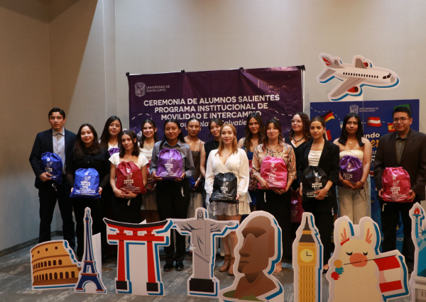 Campus Celaya-Salvatierra despide a las “abejas viajeras” que representarán a la UG en tres continentes