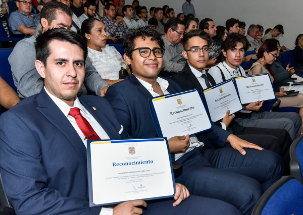 Egresan nuevos profesionales de la División de Ciencias e Ingenierías del Campus León