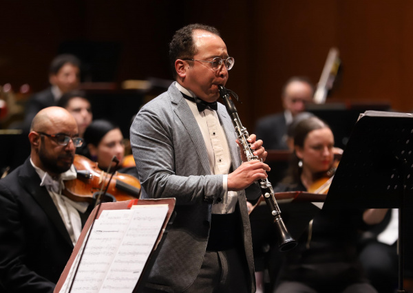 OSUG reflexiona sobre la guerra junto a Ramón Shade