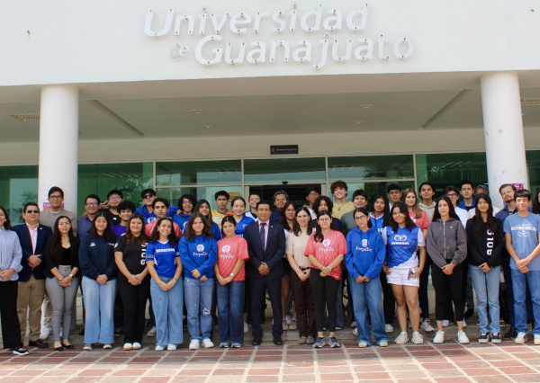 Estudiantes del Bachillerato Multicultural del Tec de Monterrey exploran desarrollos tecnológicos en la UG