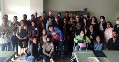 UG ofreció el Primer Taller de Pintura para Ciegos 