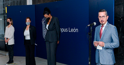 UG alberga la exposición fotográfica cubana del artista José Martí 