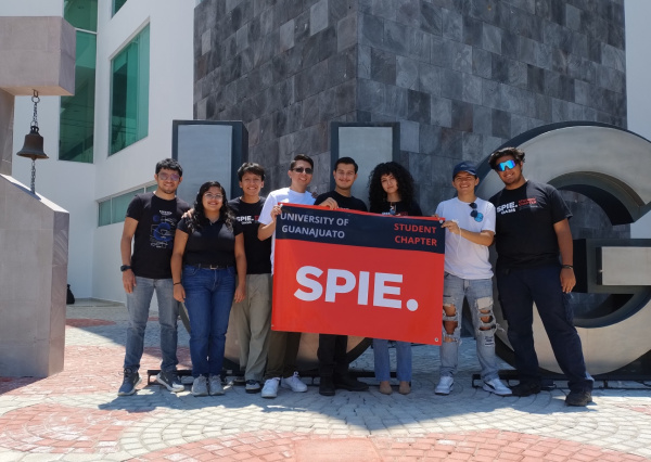 Capítulo Estudiantil SPIE OASIS UG recibe el Premio SPIE Outreach Grant