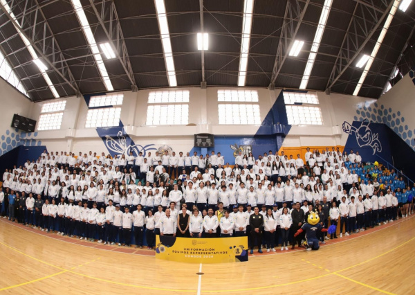 Entregan uniformes a atletas UG que participarán en la Universiada Nacional CONDDE 2024