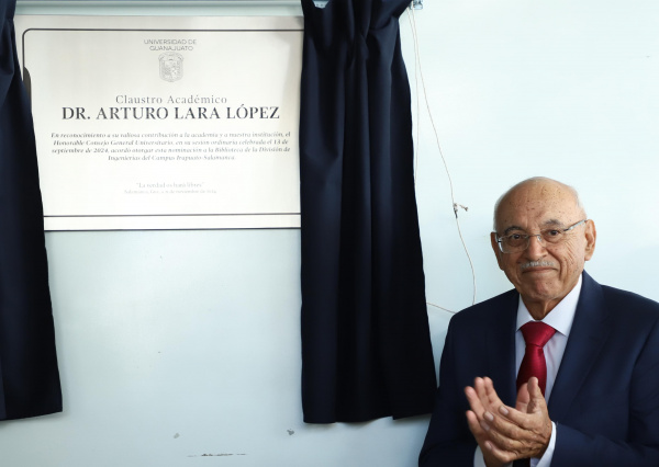 Honran legado del Dr. Arturo Lara; Biblioteca de la DICIS ahora lleva su nombre