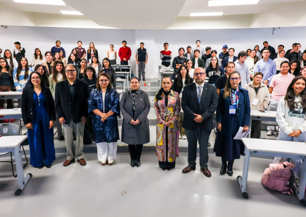 Comunidad estudiantil de la UG fortalece su vocación científica a través del foro de investigación en salud