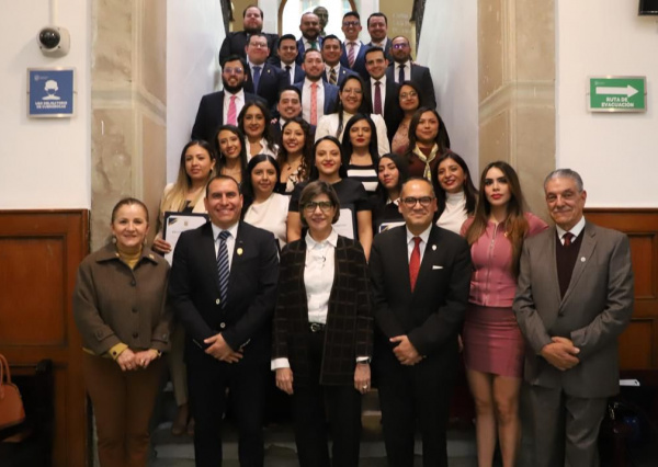 Con anécdotas, celebran reencuentro de la generación enero 2010- diciembre 2014 de la Licenciatura en Derecho UG