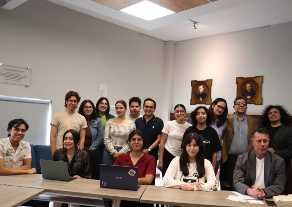 Presenta DDPG libro sobre el paradigma de la complejidad