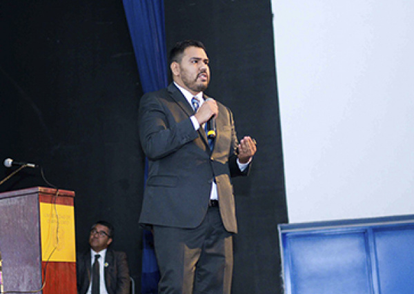 Nuevas generaciones en enfermería conmemoran el 62 aniversario de su alma mater 