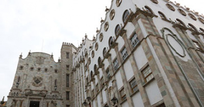 Plantea UG desarrollar el ciclo escolar agosto-diciembre en modalidad virtual