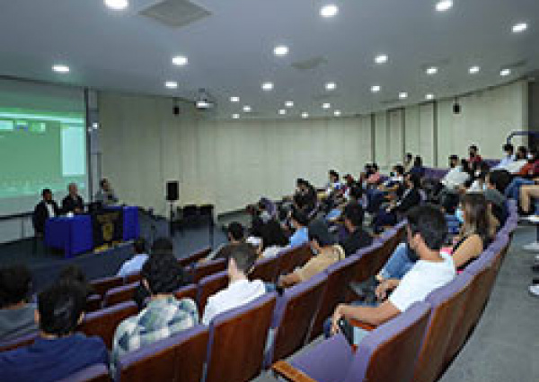 Estudiantes de la UG aplican sus conocimientos en 69 prototipos presentados en “Electro week 2022” 