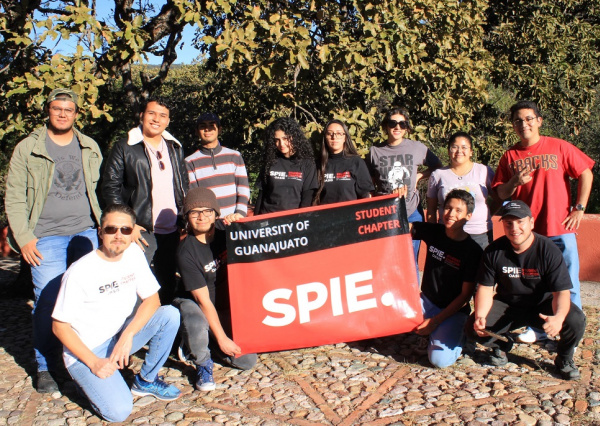 Club de astronomía OASIS UG SPIE realiza talleres y observaciones desde “Las Palomas” 